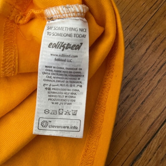 EUC - Edikted I Love Me Graphic Crop T Shirt Size Medium - Picture 6 of 9